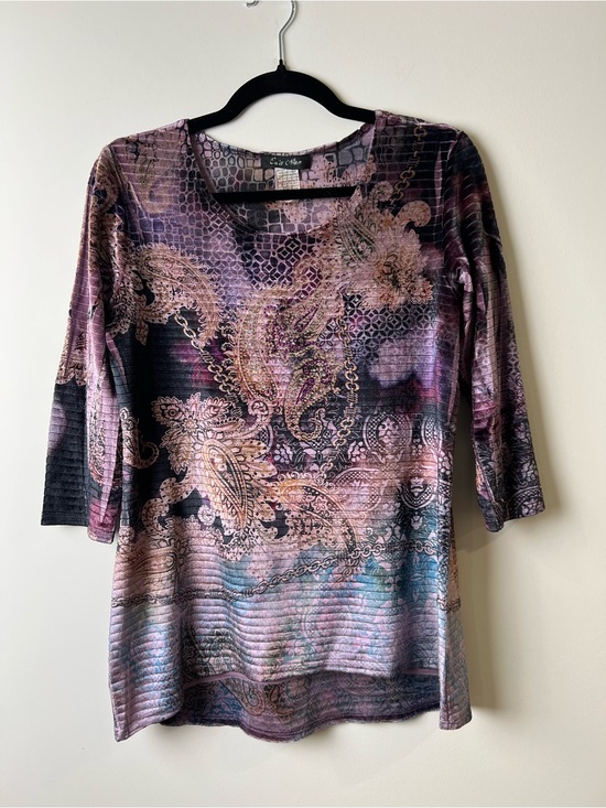 Only Nine Tops - Only Nine women’s 3/4 sleeve M paisley, pullover top glitter studded accents